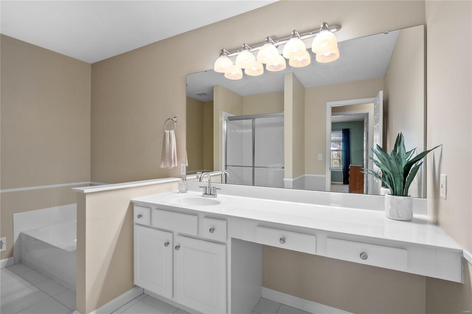 2021 Avalon Ridge Circle Fenton, MO 63026 - Photo 32 of 56