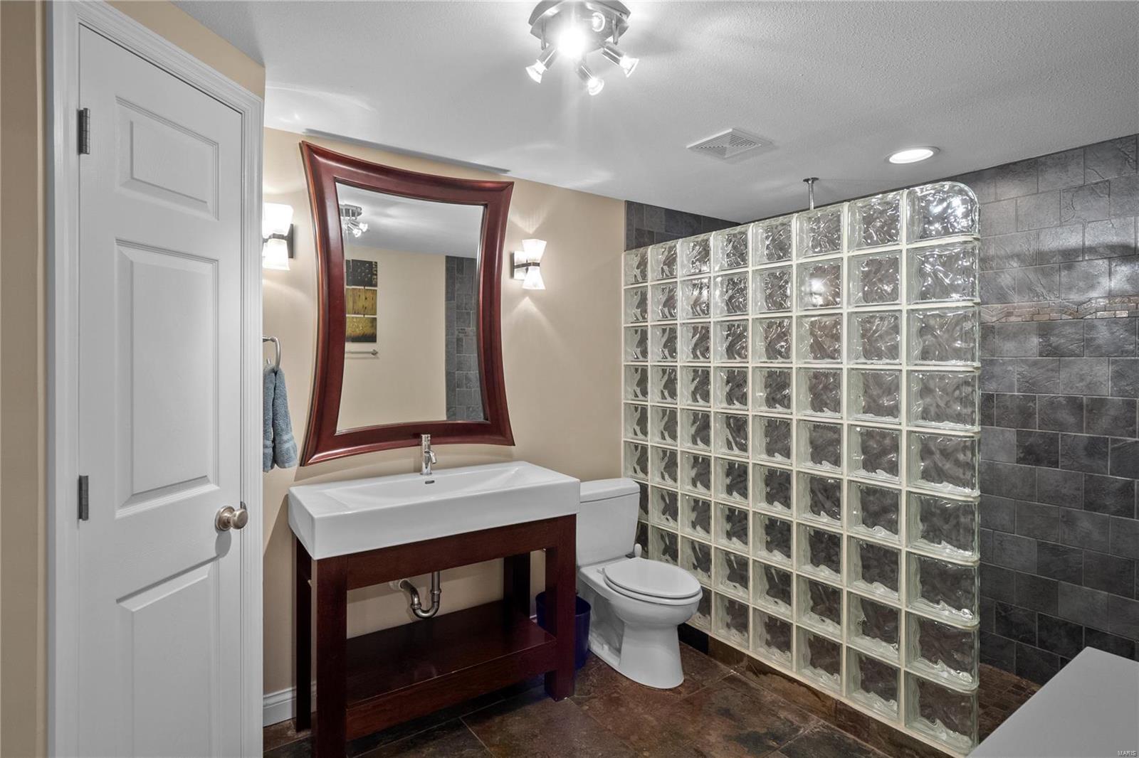 2021 Avalon Ridge Circle Fenton, MO 63026 - Photo 38 of 56