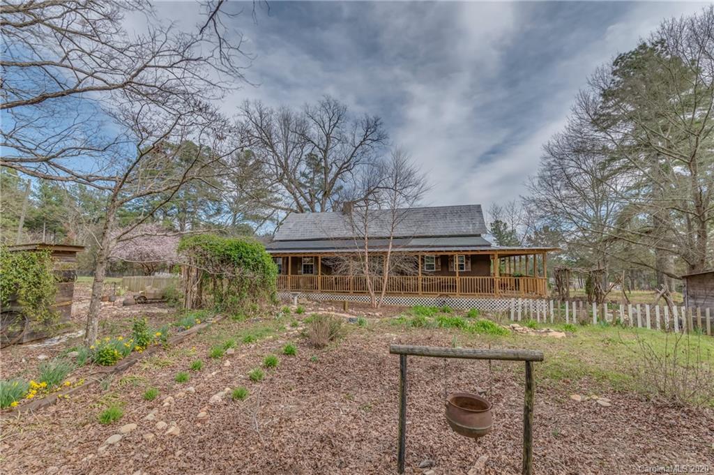 36 Skunk Hollow Road Campobello, SC 29322 - Photo 3 of 43