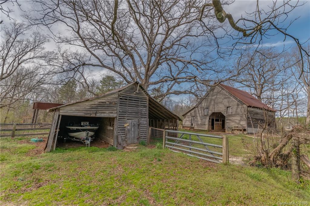 36 Skunk Hollow Road Campobello, SC 29322 - Photo 5 of 43