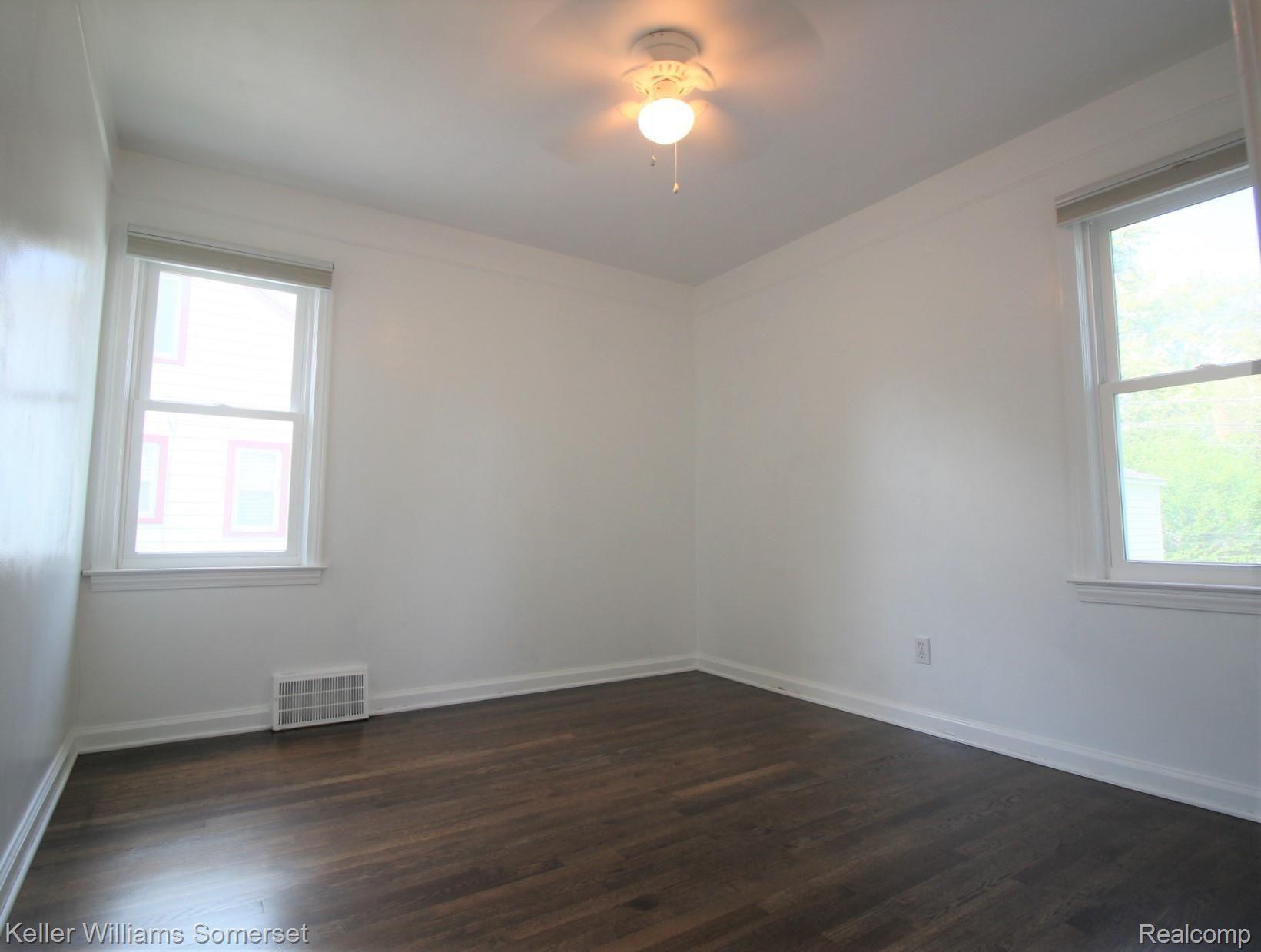 1574 Princeton Road Berkley, MI 48072 - Photo 19 of 28 IMG_2460.JPG