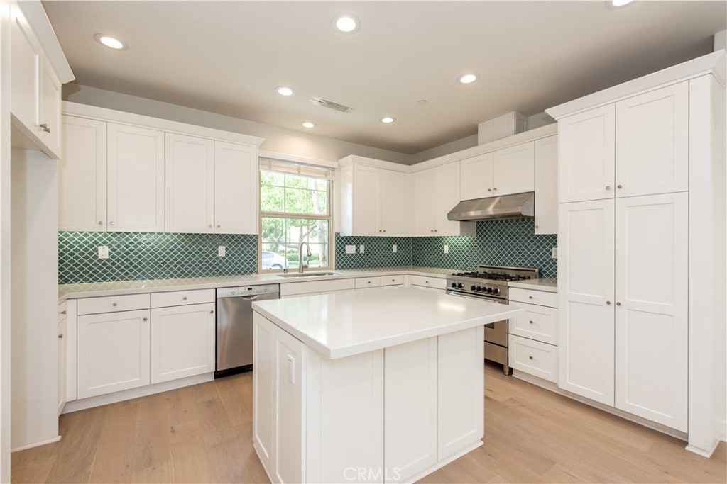 152 Excursion Irvine, CA 92618 - Photo 3 of 17