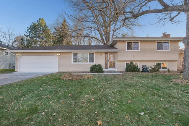 $349,900 | 3725 80th Avenue North, Brooklyn Park, MN 55443