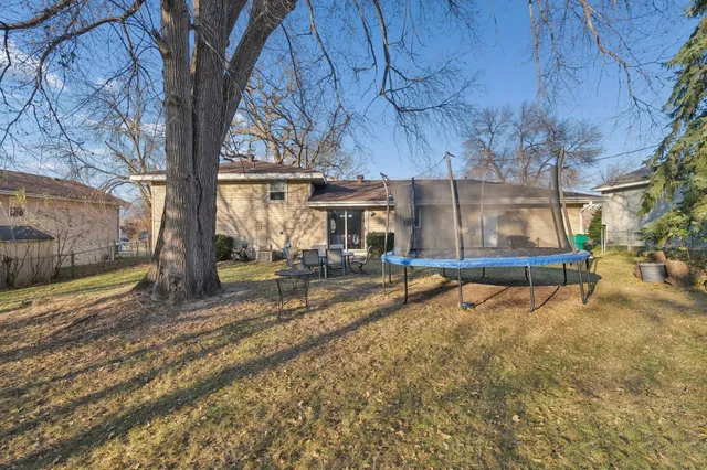 $349,900 | 3725 80th Avenue North, Brooklyn Park, MN 55443