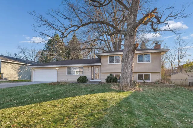 $349,900 | 3725 80th Avenue North, Brooklyn Park, MN 55443