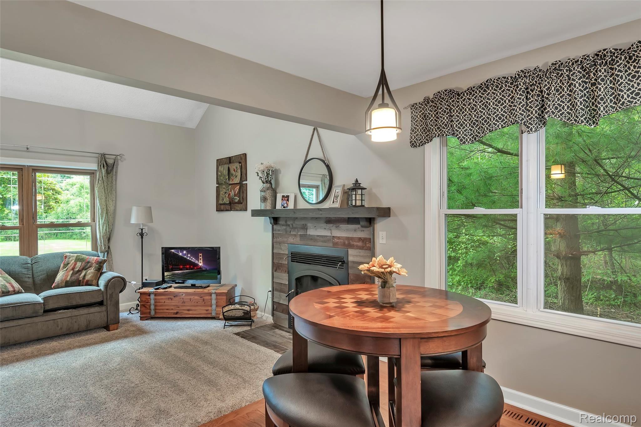 563 Gulley Road Howell, MI 48843 - Photo 12 of 49 Nook/Living room