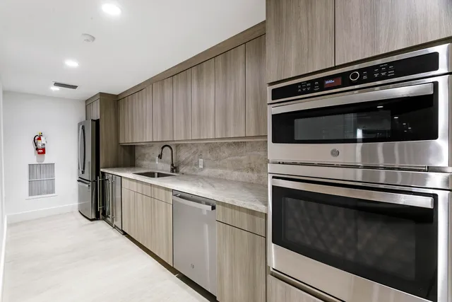 $8,000 | 2773 South Ocean Boulevard, Unit 109, Palm Beach, FL 33480