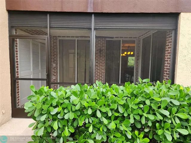 a view of an entrance of the house