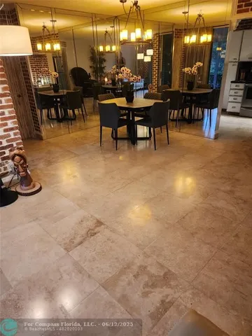 a view of livingroom with furniture