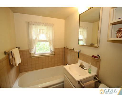30 Sine Road Edison, NJ 08817 - Photo 5 of 22