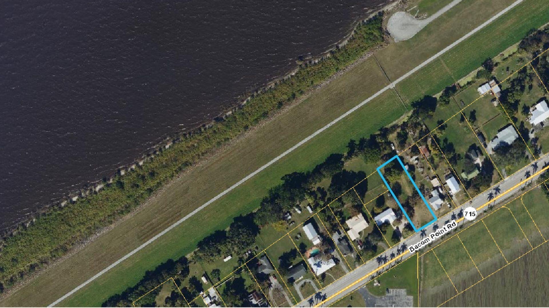 1697 Bacom Point Road Pahokee, FL 33476 - Photo 3 of 7 a view of a yard with a fountain