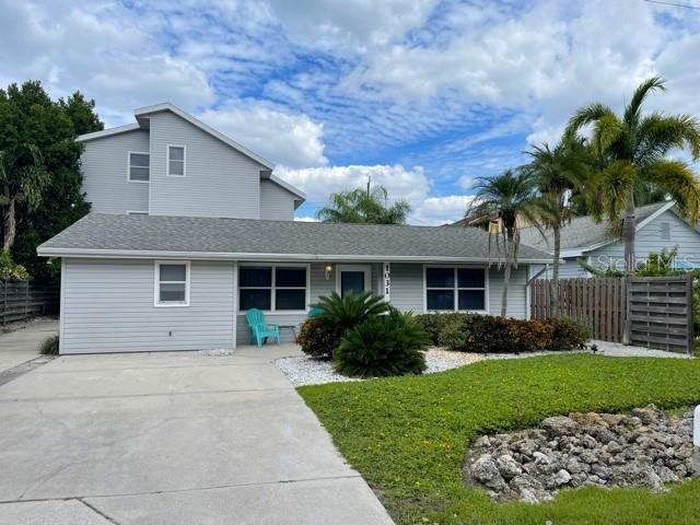 Front of 1/2 duplex