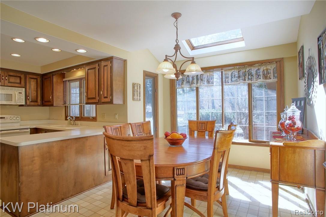 1925 Brewer Road Leonard, MI 48367 - Photo 14 of 47 14-Breakfast Nook.jpg