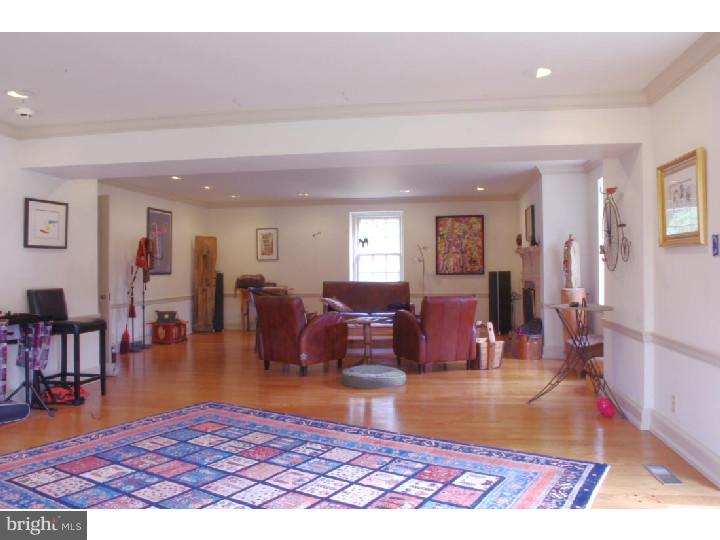 2253 Buttonwood Road Berwyn, PA 19312 - Photo 5 of 25 Living Room