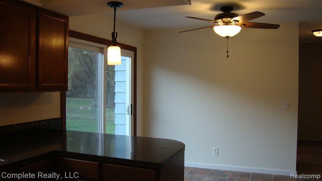 6435 Turner Road Flushing, MI 48433 - Photo 10 of 18 DSC00939.JPG
