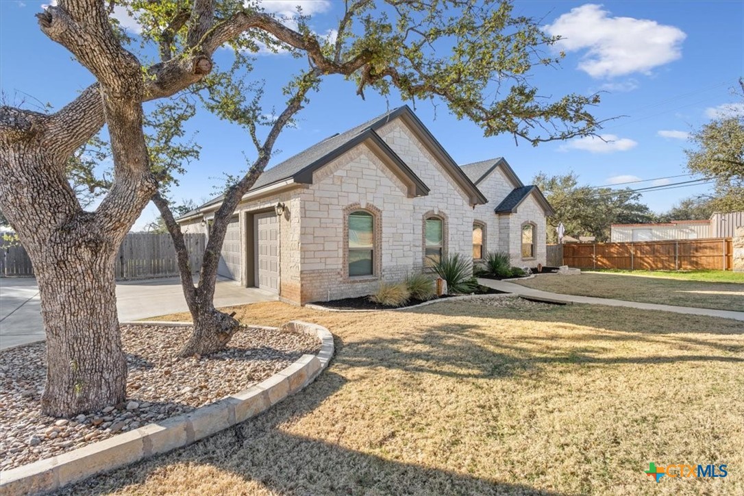 102 Rancho Del Lago Lane Belton, TX 76513 - Photo 3 of 40