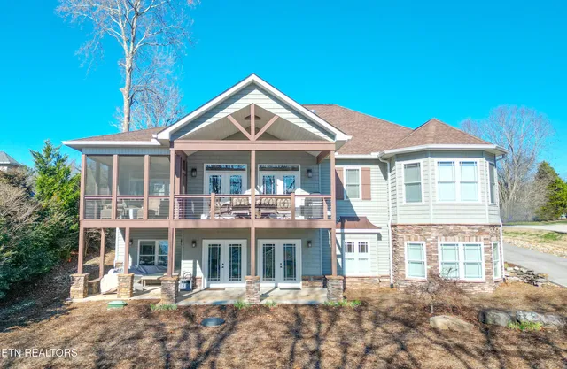 $947,000 | 128 Saligugi Way, Loudon, TN 37774