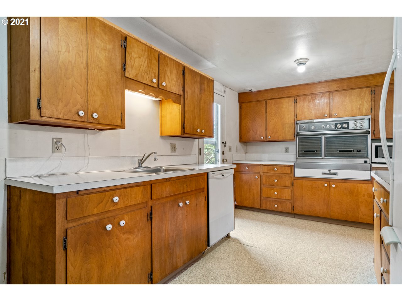 1358 8th Street Springfield, OR 97477 - Photo 8 of 21 Gallery Image 8
