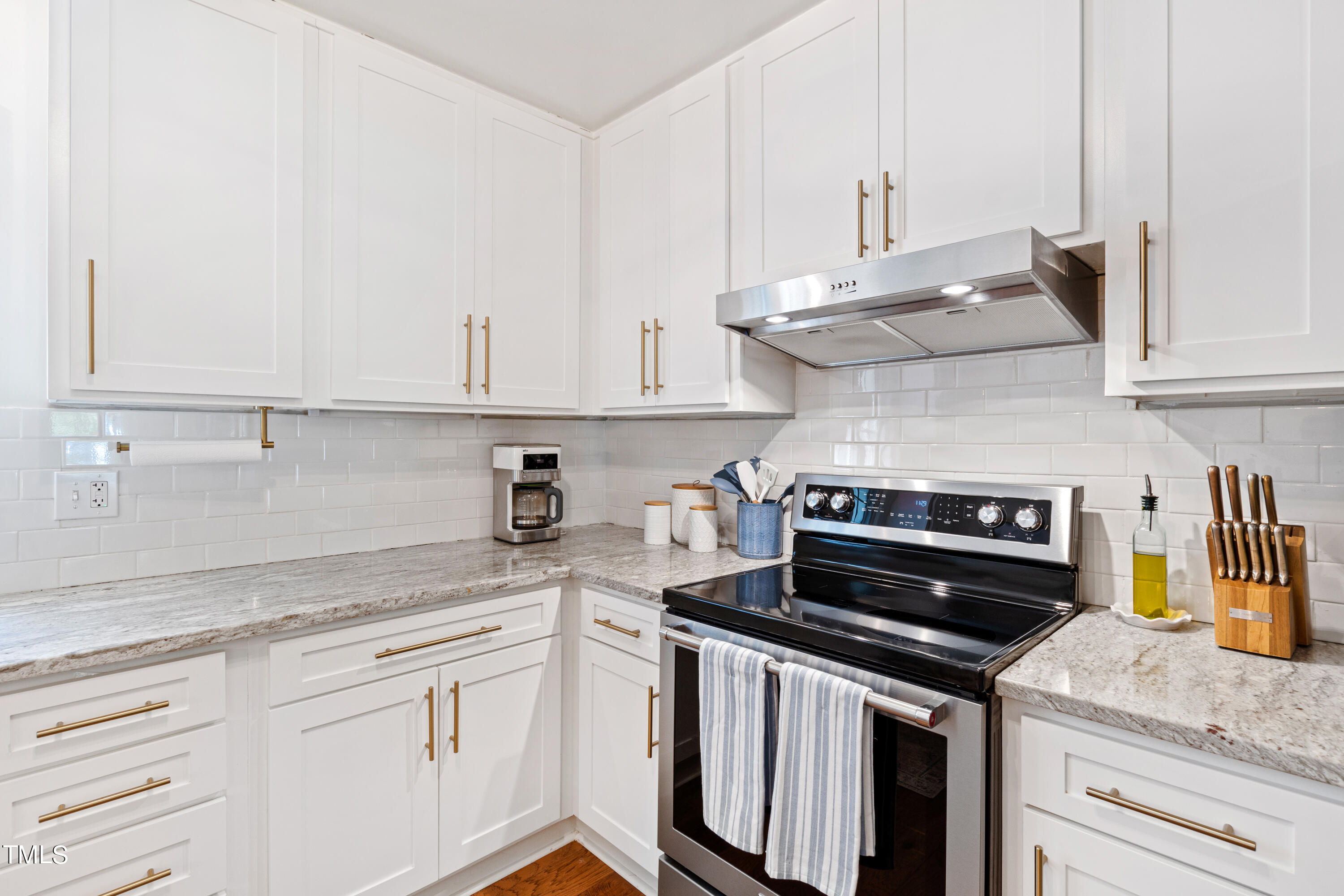 6008 Beardsley Court Raleigh, NC 27609 - Photo 12 of 34 Kitchen 6