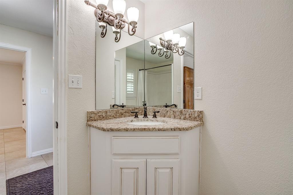 2196 Old Agnes Road Weatherford, TX 76088 - Photo 26 of 35 Guest Bathroom near Bedroom #3