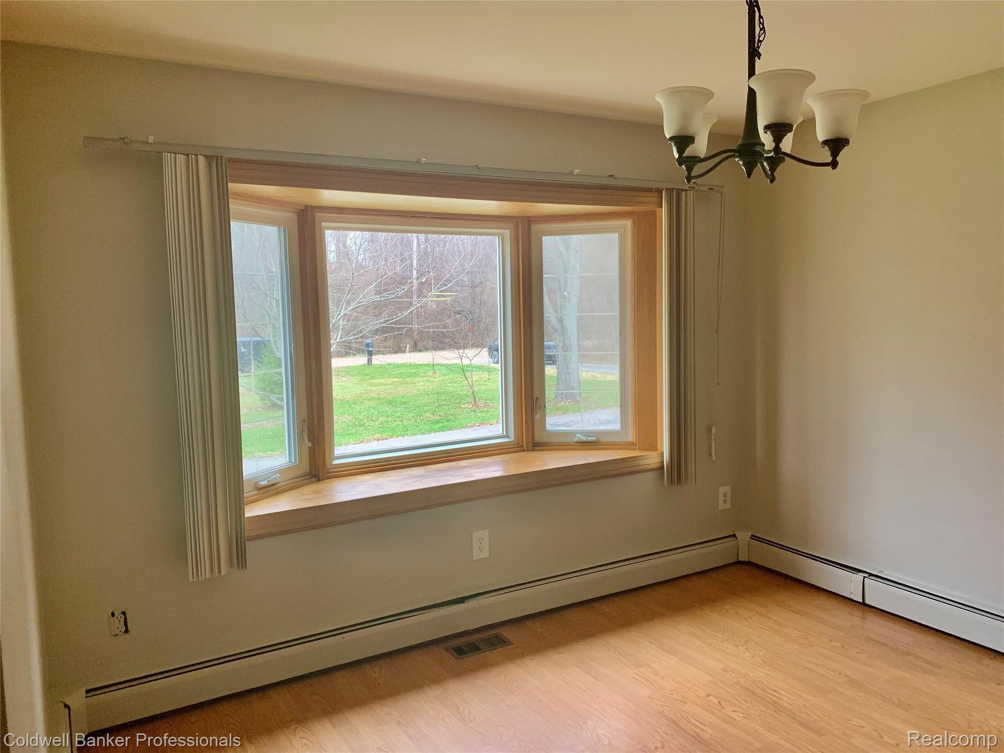 22511 Dickinson Road New Boston, MI 48164 - Photo 10 of 16 IMG_2735.jpg