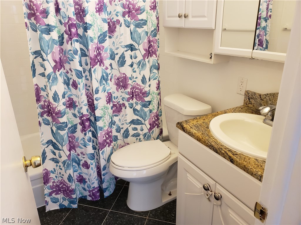 11415 Ferry Road Chesterland, OH 44026 - Photo 18 of 31 main floor full bath