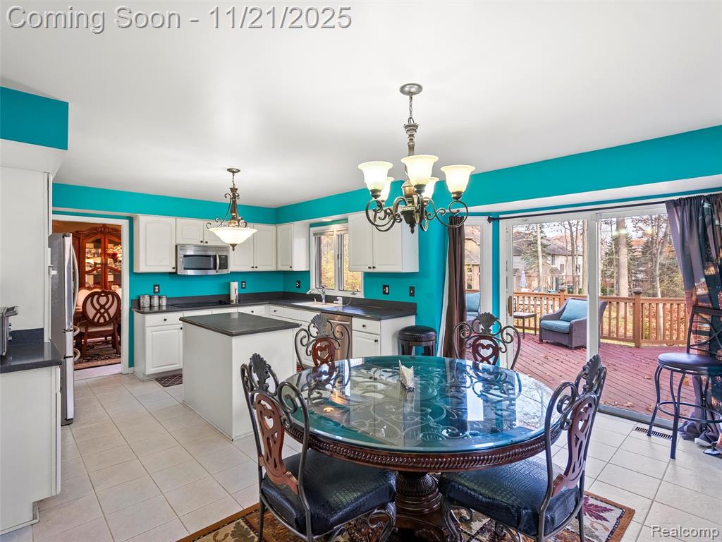 809 Grovecrest Rochester Hills, MI 48307 - Photo 11 of 32