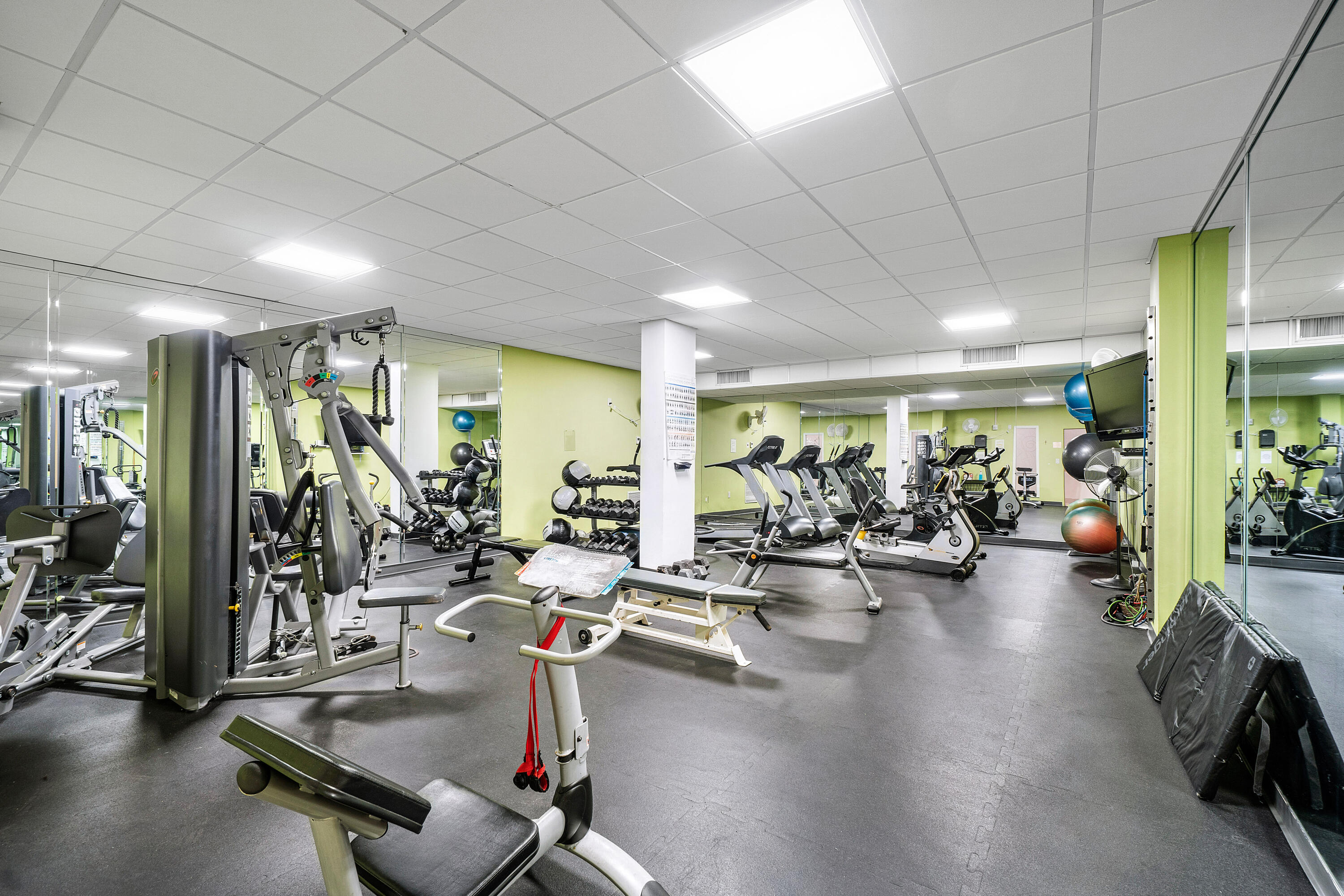 3450 South Ocean Boulevard, Unit 625 Palm Beach, FL 33480 - Photo 29 of 43 a view of a room with gym equipment