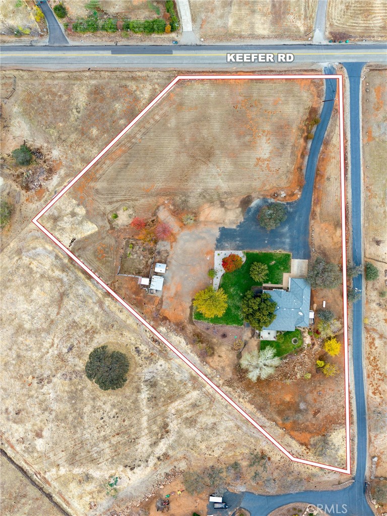 3385 Keefer Road Chico, CA 95973 - Photo 40 of 40 a vase of flowers sitting on a table