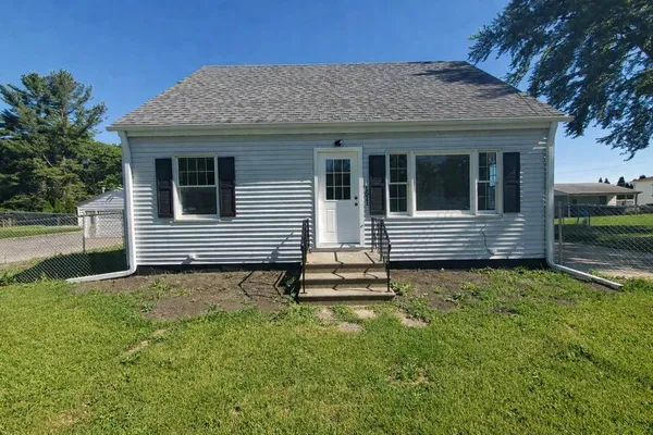 $185,500 | 1611 36th Avenue, East Moline, IL 61244