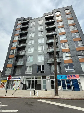$609,000 | 70-09 45th Avenue, Unit 4C | Woodside