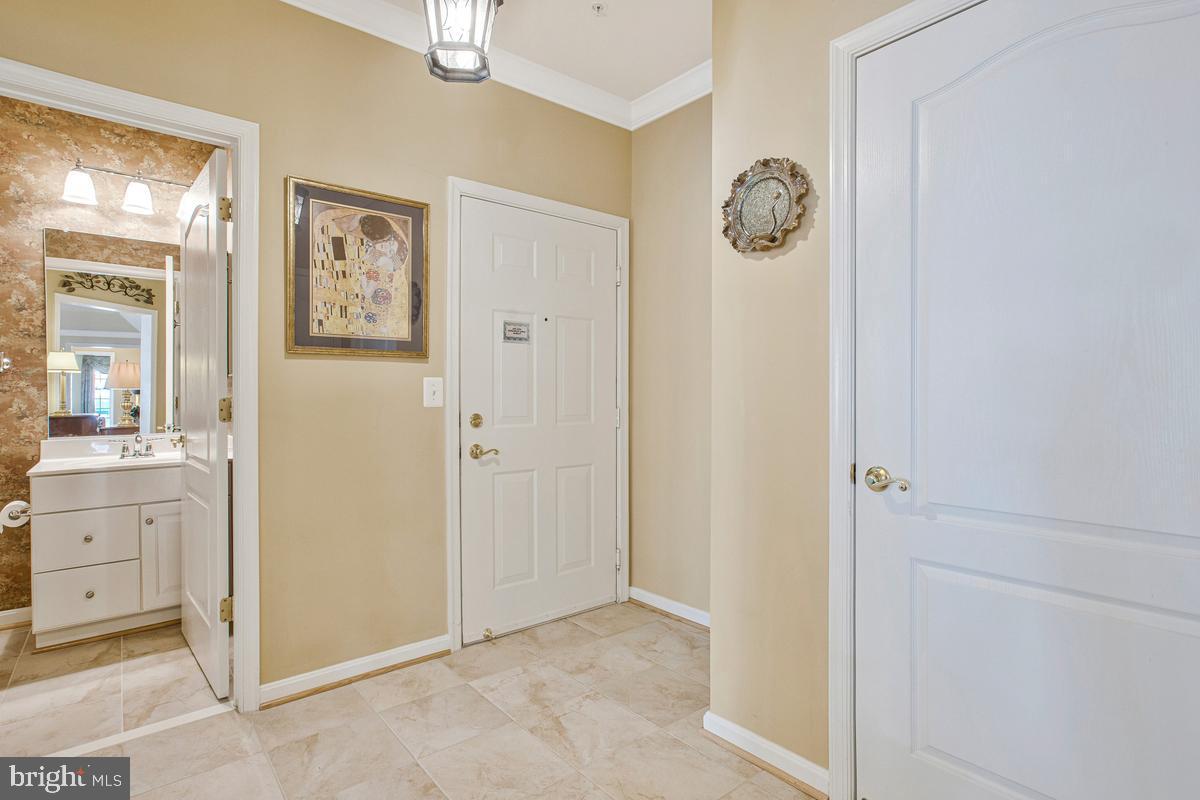 7315 Brookview Road, Unit 207 Elkridge, MD 21075 - Photo 3 of 51 Foyer