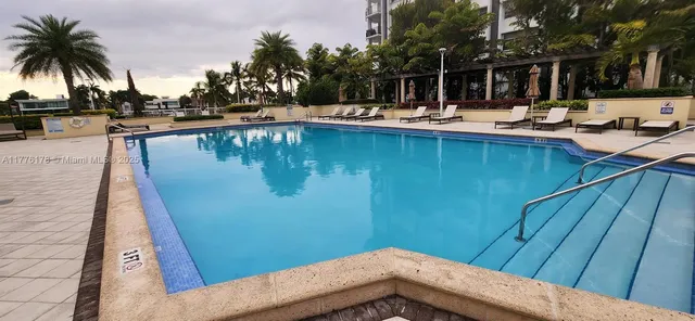 $3,300 | 5600 Collins Avenue, Unit 16Y, Miami Beach, FL 33140