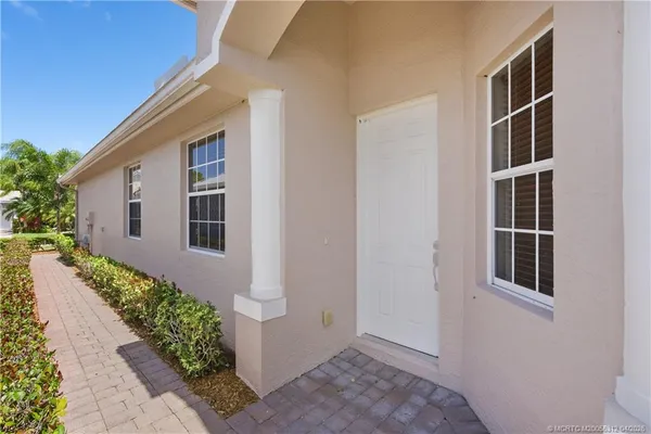 $450,000 | 830 Northwest Red Pine Way, Jensen Beach, FL 34957