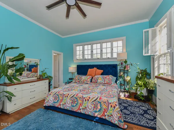 a bathroom with a sink and toilet