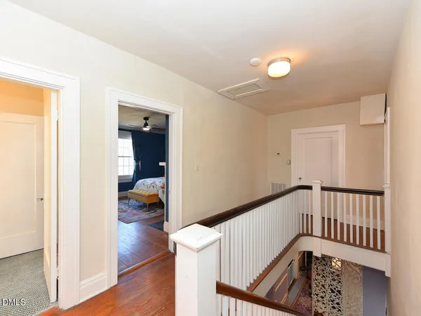 a house view with backyard space