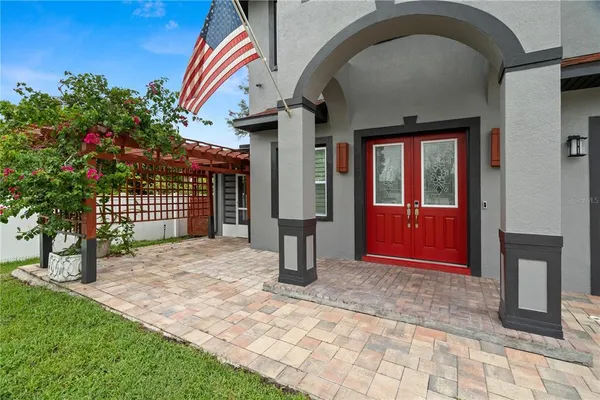 a view of entrance front of the house