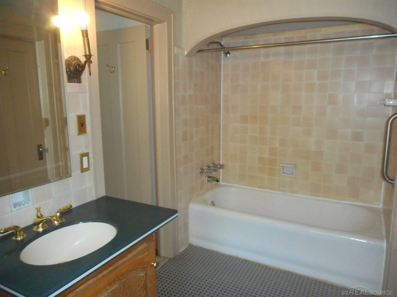 425 Lincoln Road Grosse Pointe, MI 48230 - Photo 10 of 19