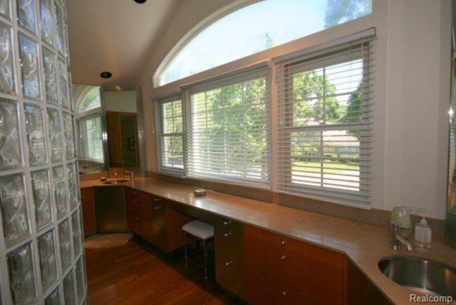 343 Glengarry Road Bloomfield Hills, MI 48301 - Photo 16 of 23 Master Bath View II