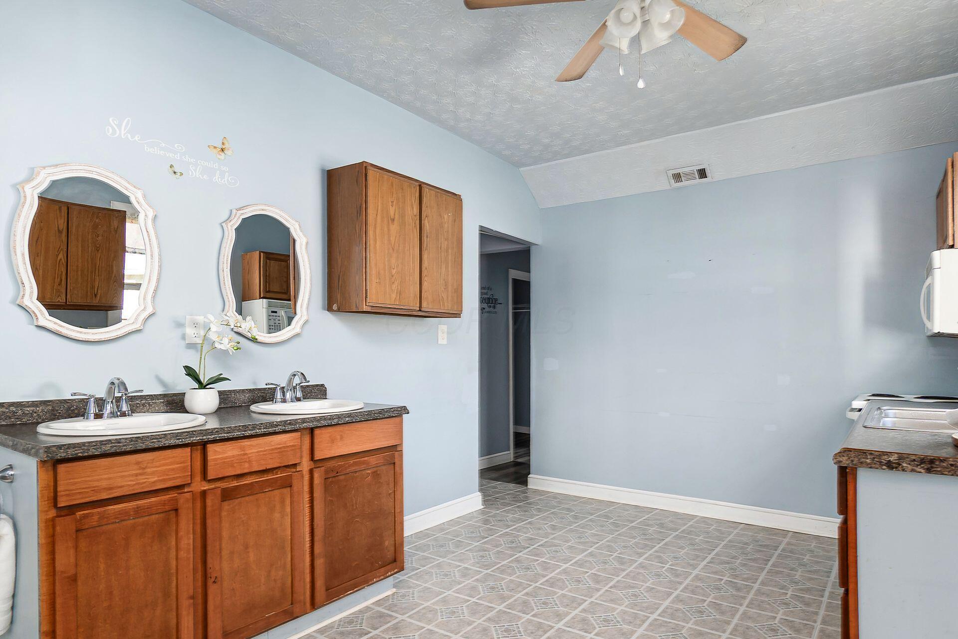 49 Columbus Road Mount Vernon, OH 43050 - Photo 15 of 35 015_4292_Y 49 Columbus Rd-027