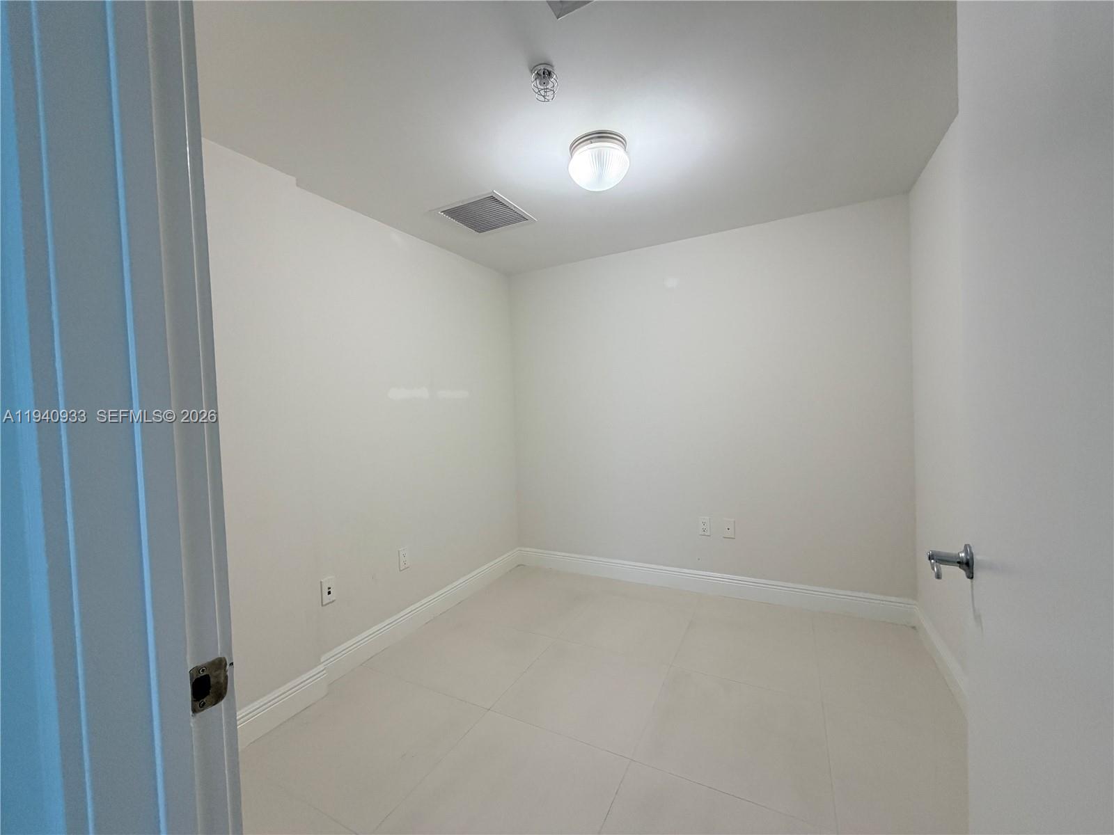 185 Southwest 7th Street, Unit 2404 Miami, FL 33130 - Photo 6 of 20 a view of small space