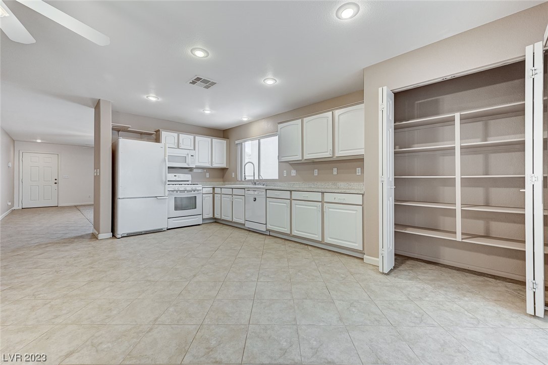 728 Rising Brook Drive Henderson, NV 89011 - Photo 11 of 41 Gallery Image 11