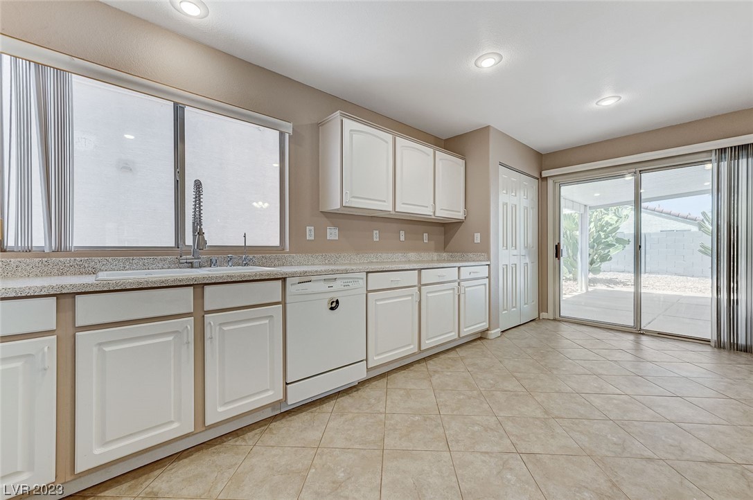728 Rising Brook Drive Henderson, NV 89011 - Photo 8 of 41 Gallery Image 8