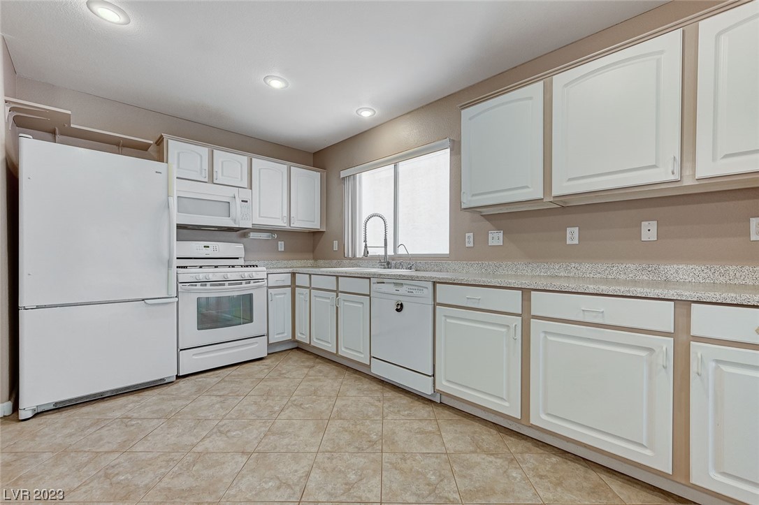 728 Rising Brook Drive Henderson, NV 89011 - Photo 9 of 41 Gallery Image 9