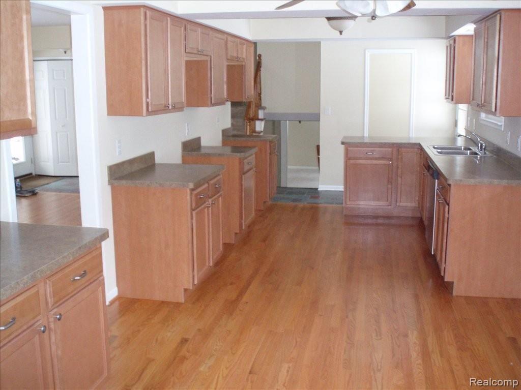 633 Millstone Drive Rochester, MI 48309 - Photo 4 of 17 kitchen