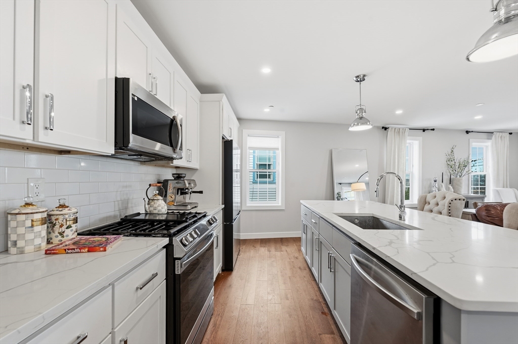 18-20 Crestway Road, Unit 5 Boston, MA 02128 - Photo 6 of 24