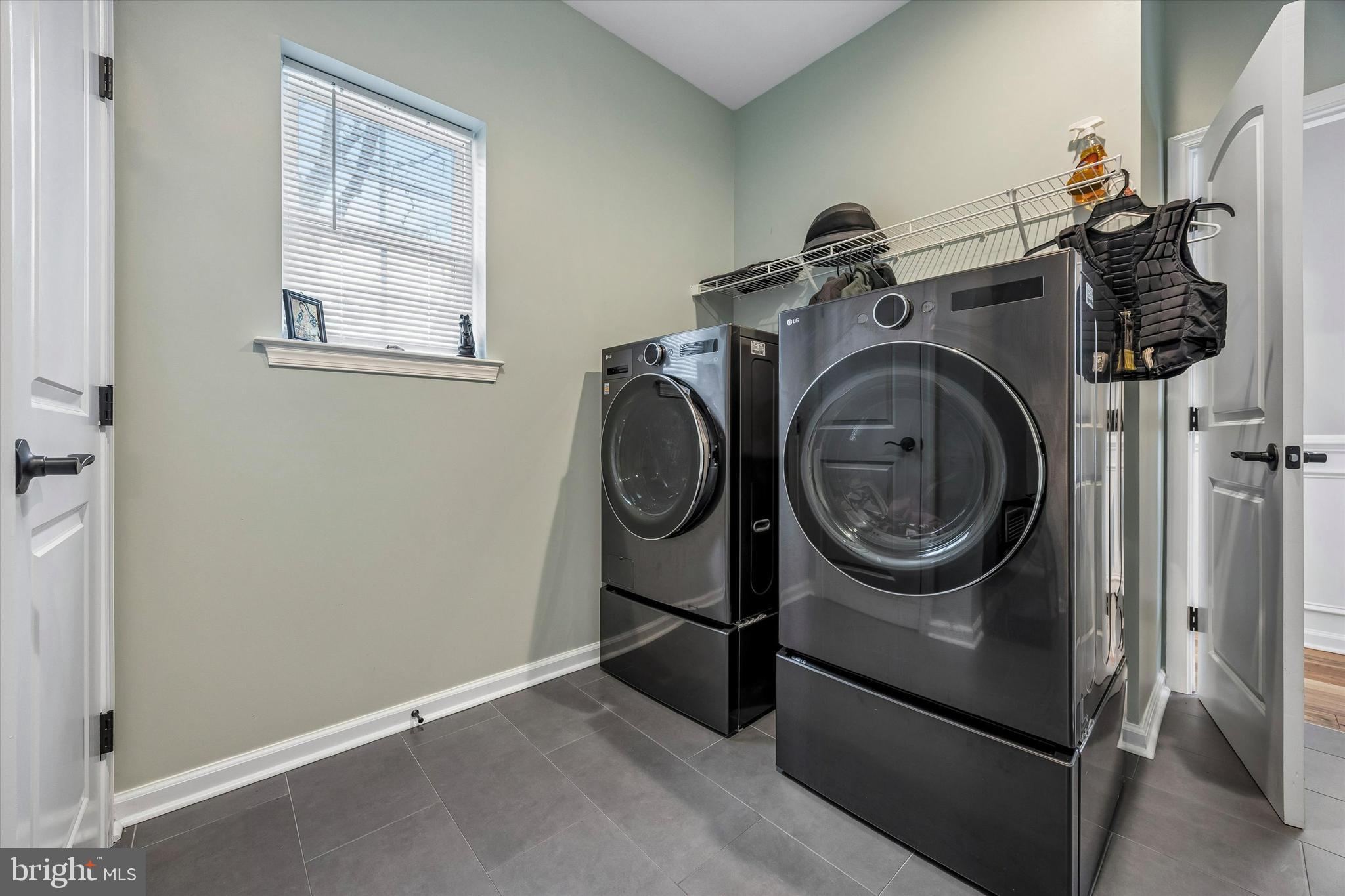 709 Shadyside Avenue Croydon, PA 19021 - Photo 16 of 40 a utility room with dryer and washer