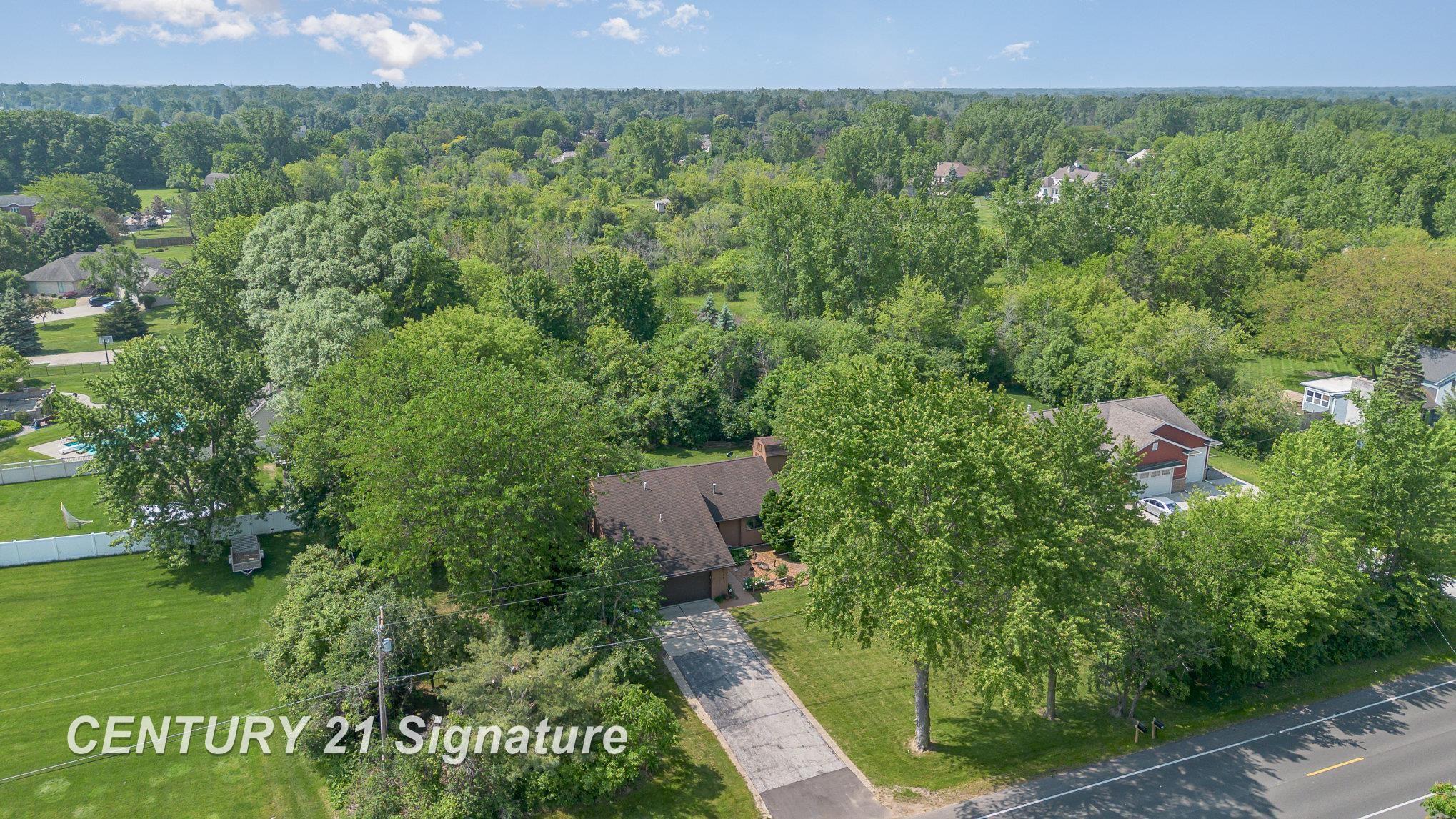 5335 McCarty Road Saginaw, MI 48603 - Photo 2 of 32 50178254-187d0bed-e34e-4330-862b-ec17e6a3b445.JPG