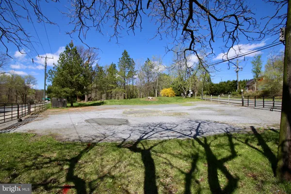 $1,250 | 35972 Charles Town Pike, Purcellville, VA 20132