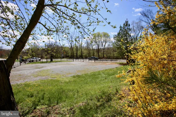 $1,250 | 35972 Charles Town Pike, Purcellville, VA 20132